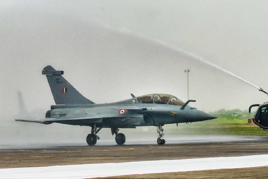India inks $7.4 billion agreement to acquire 26 Rafale fighter jets