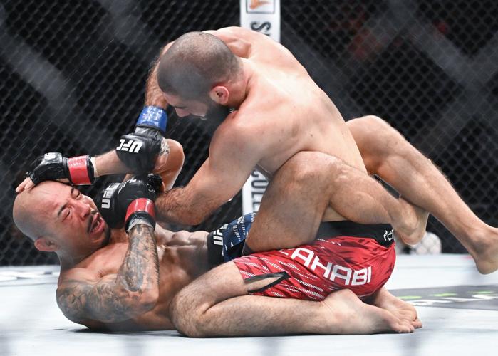 Della Maddalena triumphs over Muhammad to claim welterweight title