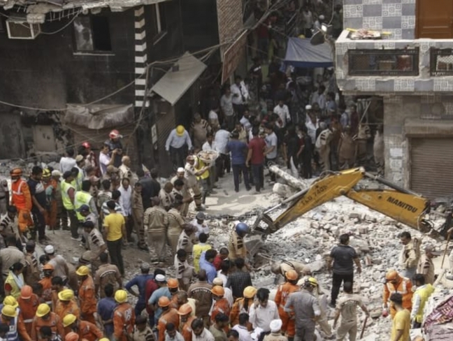 Delhi PG Hostel Collapse: Death Toll Climbs to 6 as Fresh CCTV Footage Captures Shopkeeper's Close Escape
