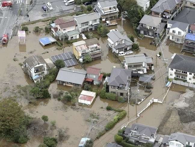 Typhoon Dujuan Brings Severe Rain and Landslides to Japan, Leaving Four Dead
