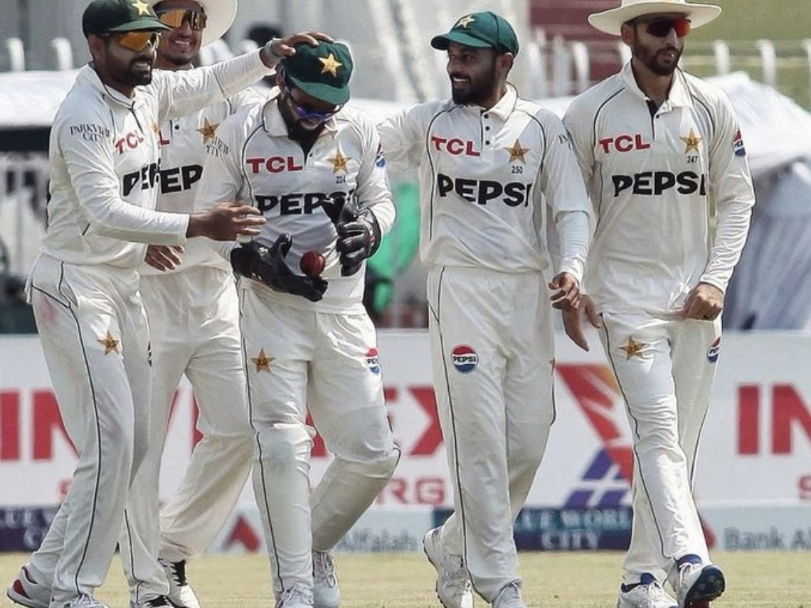 UK Anti Immigration Protesters Mistake Pakistan Cricket Team for Asylum Seekers