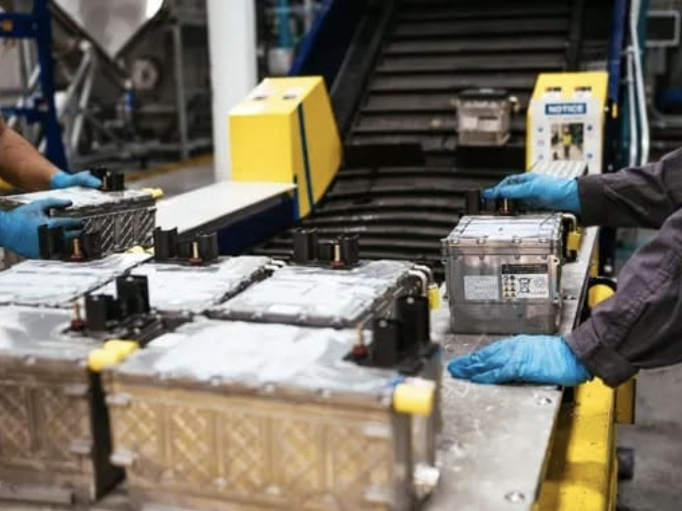 US Battery Startup Begins Production in China After Dropping Kentucky Factory Plan