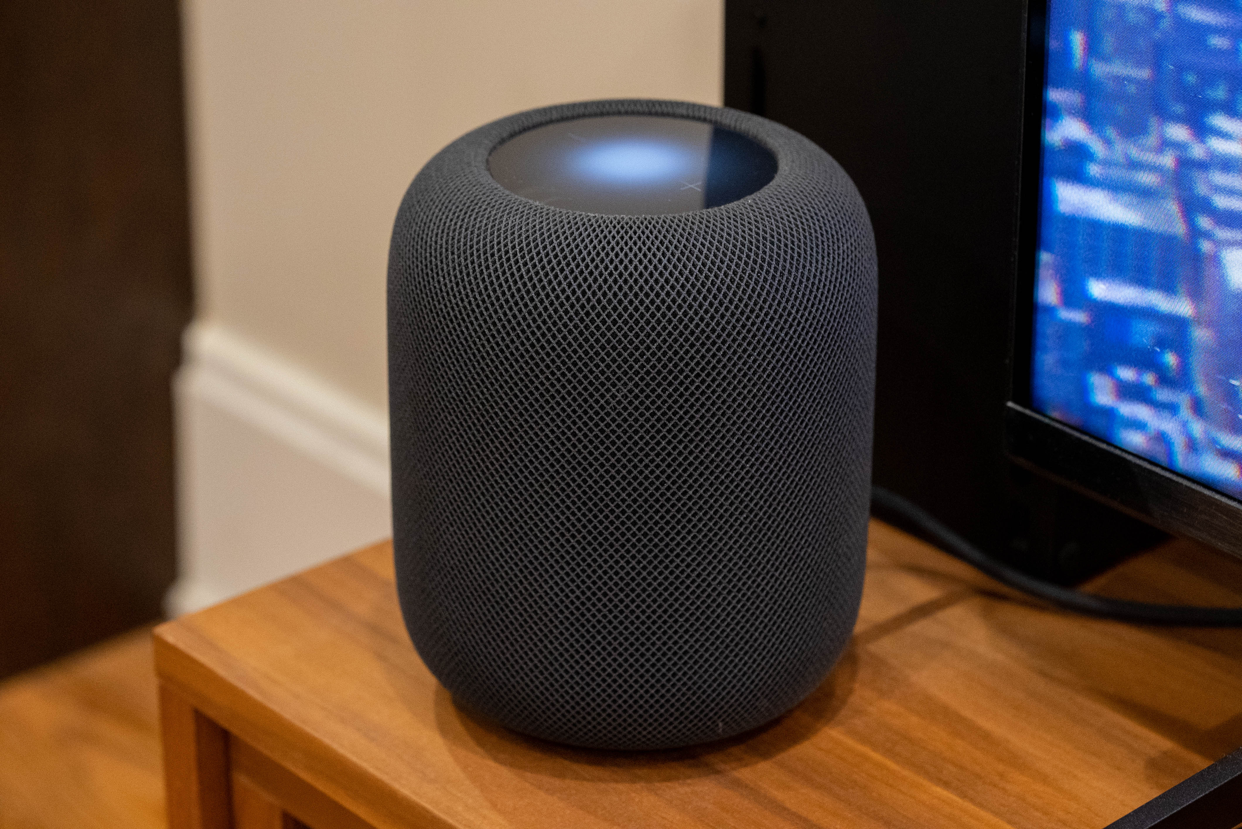 WiiM’s debut smart speaker resembles a HomePod, tailored for audiophiles