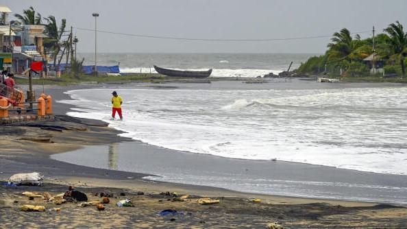 Red alert sounded in eight Kerala districts as rains intensify