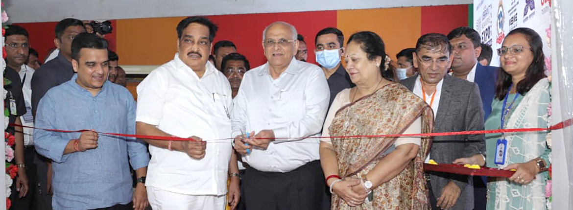 Gujarat CM keeps open the three-day ‘Vibrant Weavers Expo’ at Surat