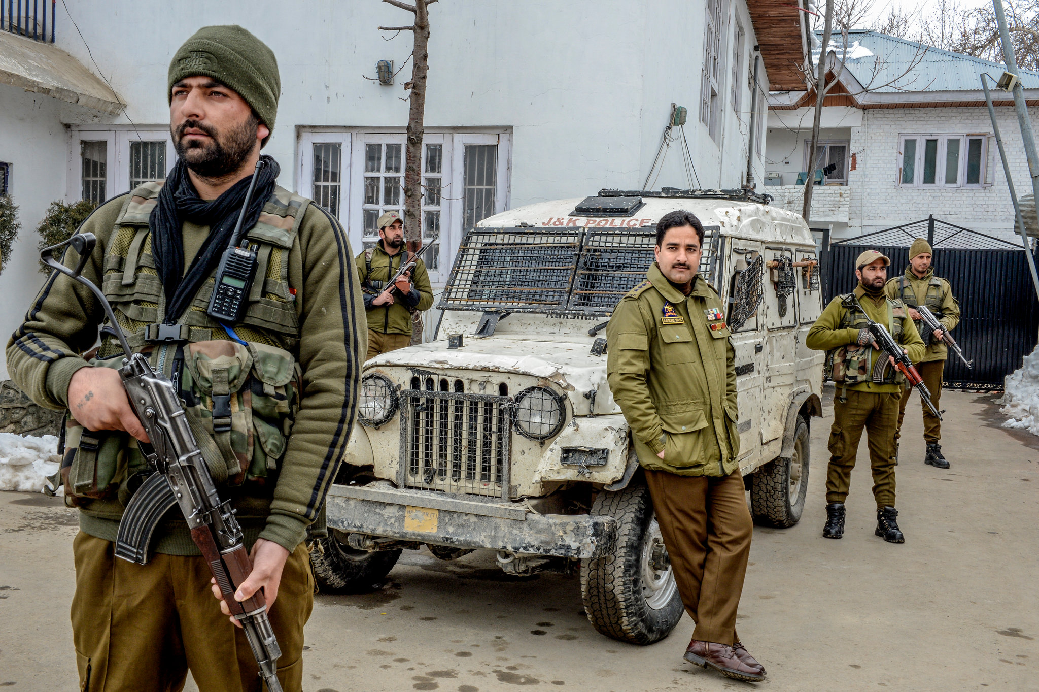 Kashmir Gears Up for Long Tourism Pause as War Threats Intensify