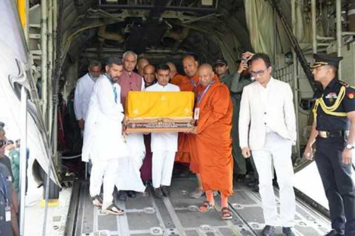 Holy Devnimori Relics of Lord Buddha Accorded Full State Honours in Sri Lanka